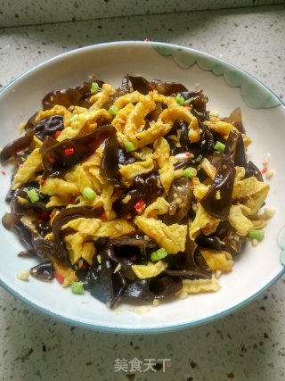 木耳拌蛋丝的做法步骤：2