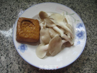 香干拌秀珍菇的做法步骤：1