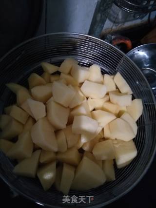 家常土豆炖粉条的做法步骤：1