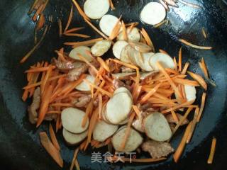 红萝卜瘦肉炒素鸡的做法步骤：10
