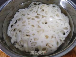 青椒炒藕片的做法步骤：3