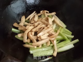 西芹杏鲍菇的做法步骤：7