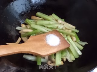 西芹杏鲍菇的做法步骤：8