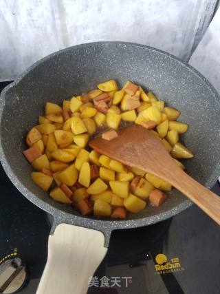 煎烧土豆玉米肠的做法步骤：5