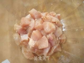 糖醋鸡丁的做法步骤：2