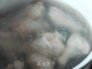 鸡翅根炖土豆的做法步骤：1
