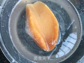 青椒炒黄金鲍鱼的做法步骤：1