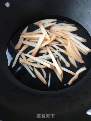 青椒炒黄金鲍鱼的做法步骤：4