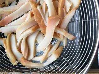 青椒炒黄金鲍鱼的做法步骤：6