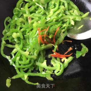 青椒炒黄金鲍鱼的做法步骤：13