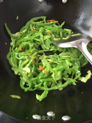 青椒炒黄金鲍鱼的做法步骤：14