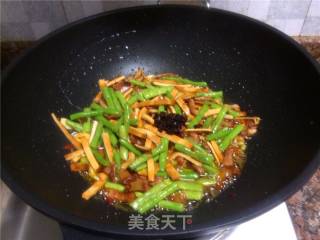 豇豆香干炒肉丝的做法步骤：12