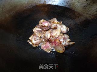 莴笋胡萝卜仔姜炒香肠的做法步骤：9