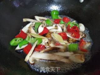 牛肉炒松茸的做法步骤：6