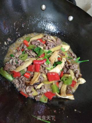 牛肉炒松茸的做法步骤：8