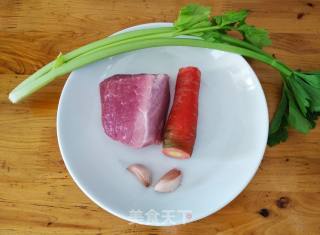 芹菜胡萝卜炒肉丁的做法步骤：1