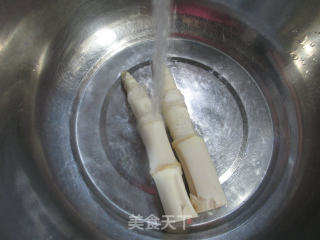 菜芯干鞭笋汤的做法步骤：2