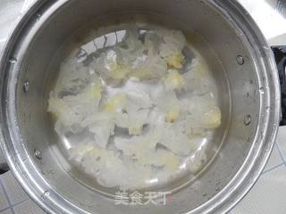 紫薯汤圆银耳羹的做法步骤：1