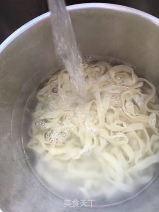 家常炒面的做法步骤：1