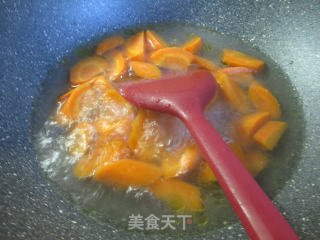 胡萝卜烧油豆腐的做法步骤：3