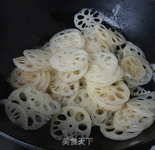 家常菜——素炒嫩藕的做法步骤：5