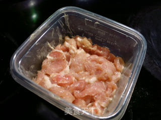 香蕉辣椒炒肉片--家常菜的做法步骤：1