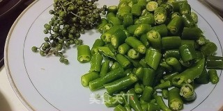 啤酒尖椒鸡的做法步骤：2