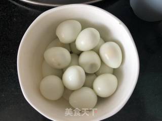 #家常菜#木耳炒鹌鹑蛋的做法步骤：1