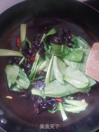木耳炒青菜的做法步骤：4