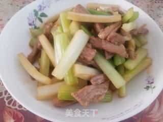 西芹炒肉的做法步骤：8