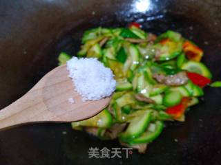 双椒西葫芦炒肉片的做法步骤：17