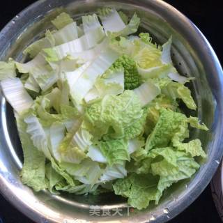 白菜炒银耳的做法步骤：2