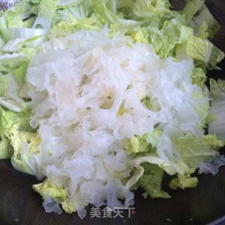白菜炒银耳的做法步骤：5