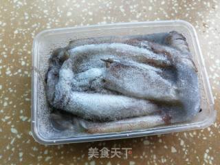 芹菜炒小白仔的做法步骤：1