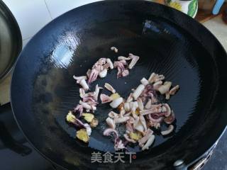 芹菜炒小白仔的做法步骤：7