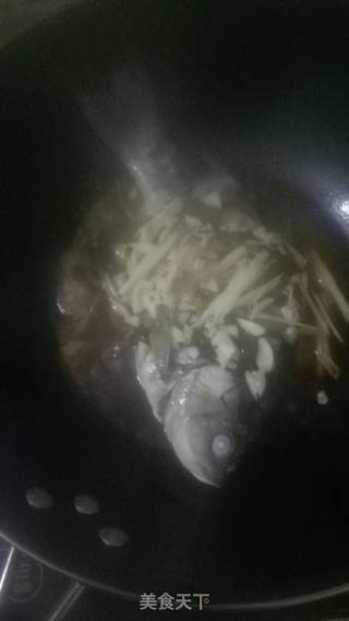 煎焖鲫鱼的做法步骤：8