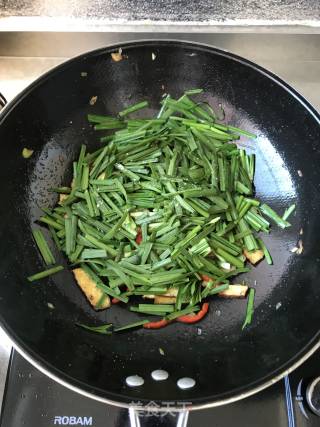 韭菜炒香干的做法步骤：6
