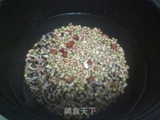 初秋养生一一八宝米汤的做法步骤：2