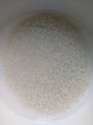 鳕鱼蔬菜粥的做法步骤：1