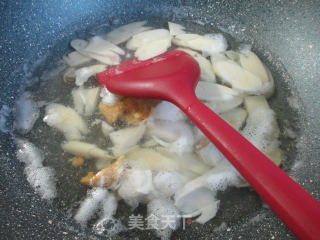 咸鸭蛋鞭笋汤的做法步骤：5