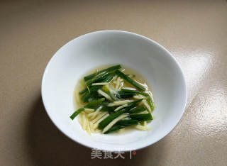 鲫鱼白菜汤的做法步骤：1