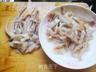 #家常菜#葱爆鱿鱼的做法步骤：1