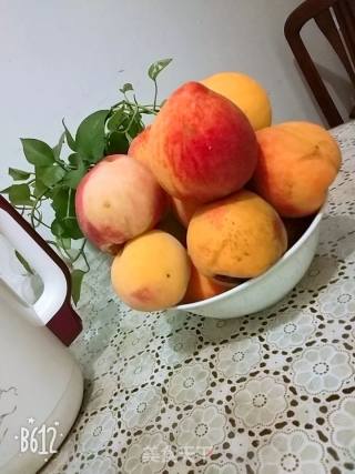 黄桃白桃罐头的做法步骤：1