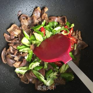 鸭胗炒青椒的做法步骤：8