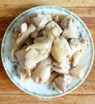 辣子炒鸡的做法步骤：1