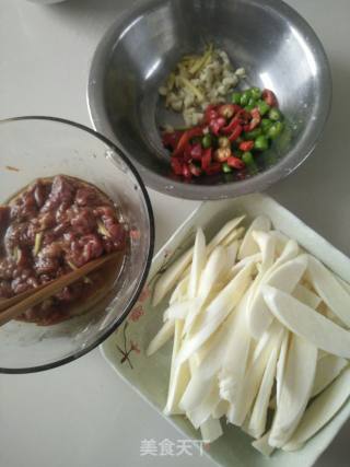 茭白炒牛肉的做法步骤：2