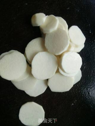 芋头烧鲈鱼的做法步骤：5