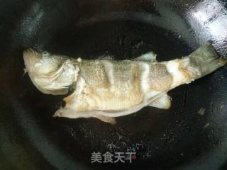 芋头烧鲈鱼的做法步骤：7