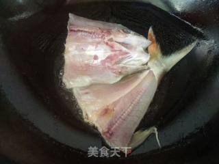 豆瓣酱烧红尾翘嘴鱼的做法步骤：6