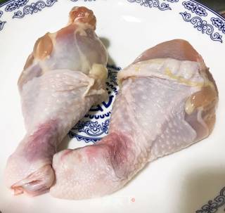土豆松茸炒鸡腿肉的做法步骤：1